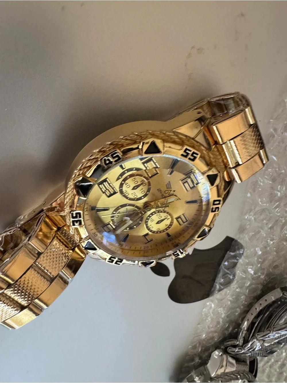 Chronograph analog round watch metal bracelet black bezel!